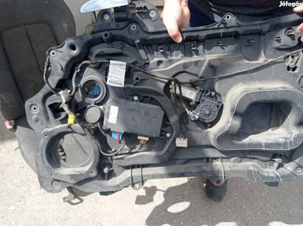 Lancia y jobb ablakemelő szerkezet beépitő panellal