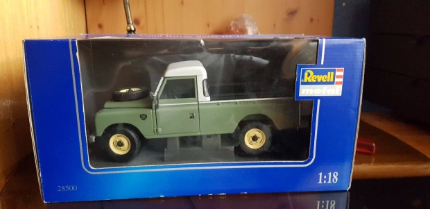 Land Rover 109 III. 1:18 Revell