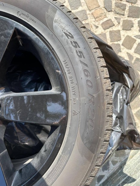 Land Rover Defender t�li gumi gy�ri felnin 4 db-os szett elad�