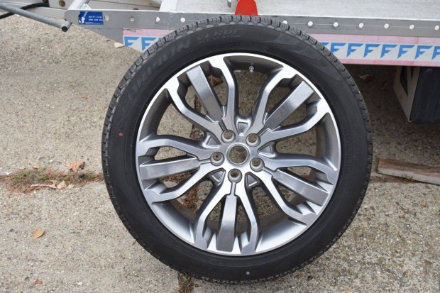 Land Rover alufelni + gumi Pirelli 275/45 R21 ngyvszakos j gumival