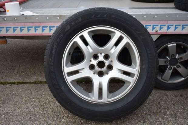 Land Rover felni 255/60 R18-as tli Bridgestone gumival 4db