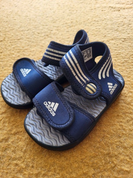 Lány / fiú-Adidas szandál-23-as