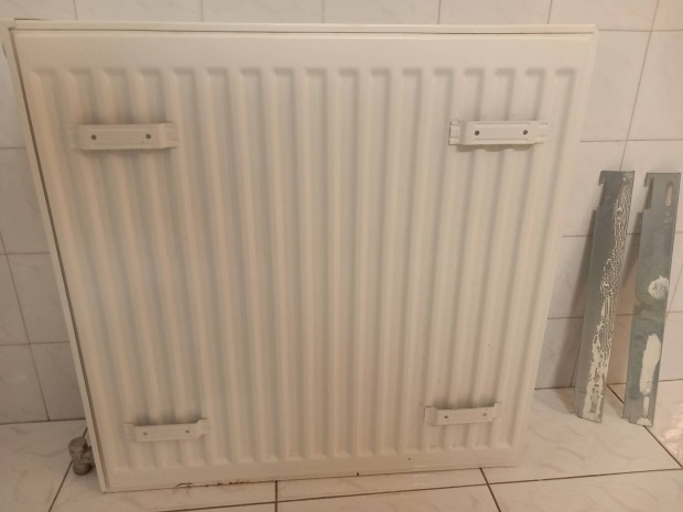 Lapradiátor bontott radiátor 600 x 600 más típus is