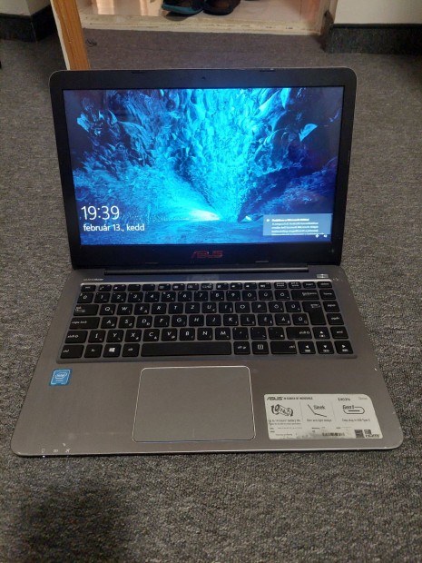 Laptop Asuse403N hasznlt j llapotba
