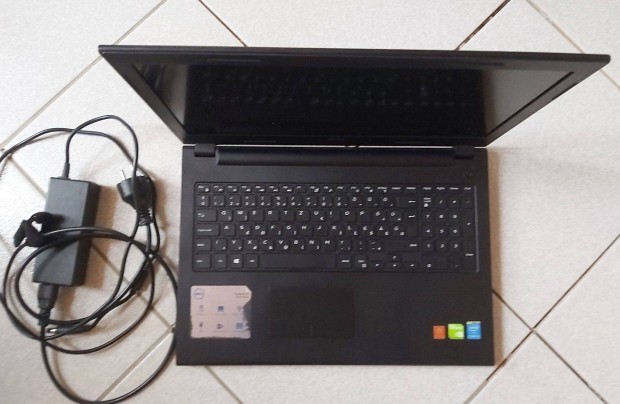 Laptop Notebook I-5 8Gb Ram 500Gb HDD FHD lcd GF820 VGA