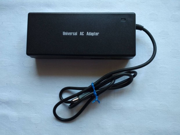Laptop adapter univerzális