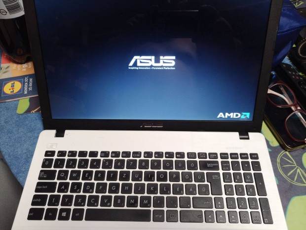 Laptop elad Asus!