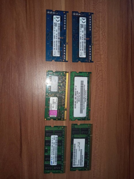 Laptop memrik DDR2 4x1GB ,DDR3 2x2GB 