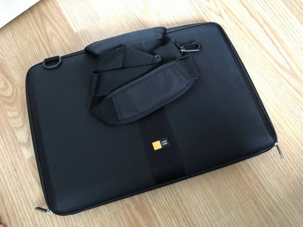 Laptop notebook 15" - 16" kemény tok Case Logic