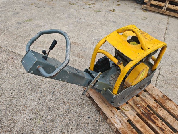 Lapvibrtor Atlas Copco LG300 tpus Honda motorral elre htra mens