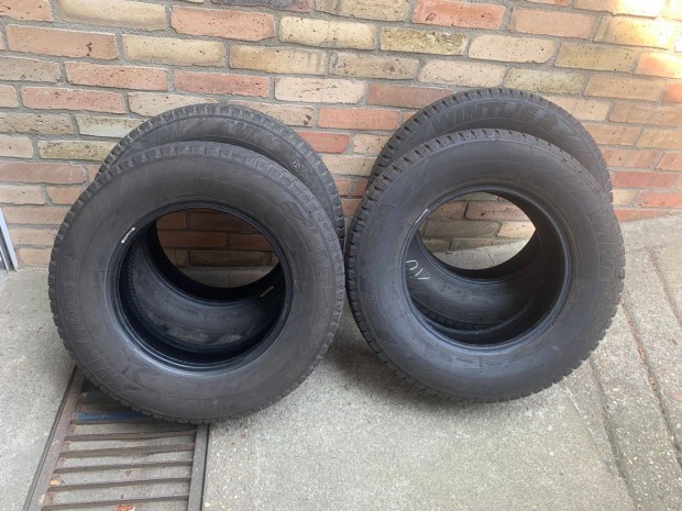 Lassa Wintus2 215/70 R 15C 4 db, DOT 3624, újszerű
