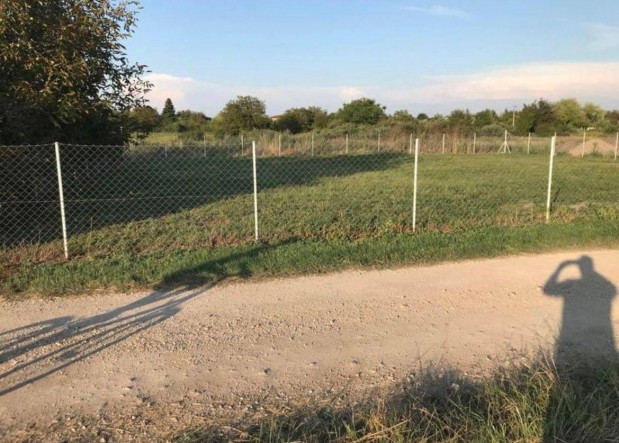 Latorca utcában zártkerti telek eladó