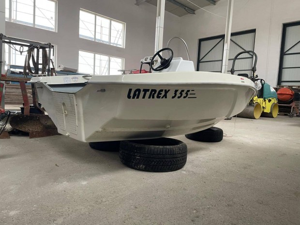 Latrex 355 csnak,motorral