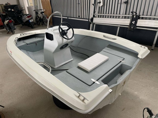 Latrex 355 csnak,motorral