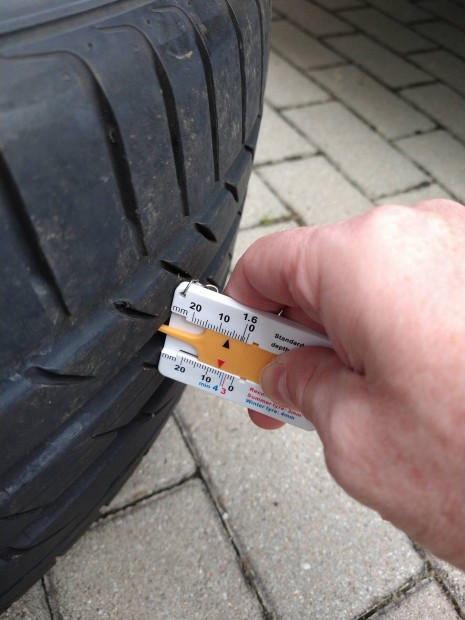 Laufen 245 /40 r19 ny�rigumi olcs�n 