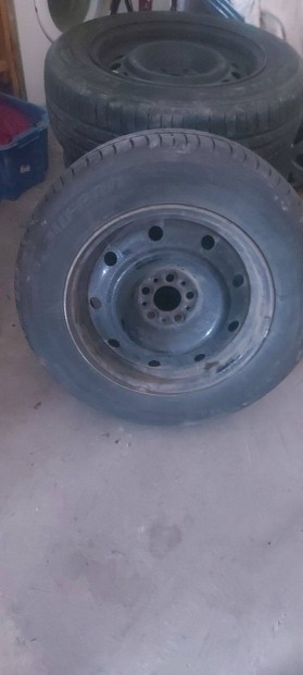 Laufen nyárigumi szett 195/65R15 7mm-es profillal