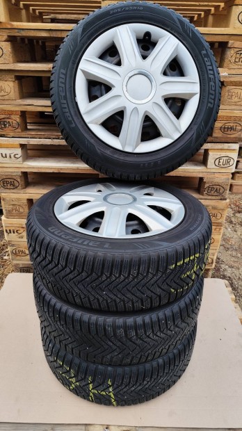 Laufenn 205/55/16 tli gumi acl felnin Toyota avensishez