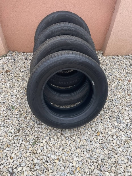 Laufenn 215/60 R16 téligumi garnitura eladó.