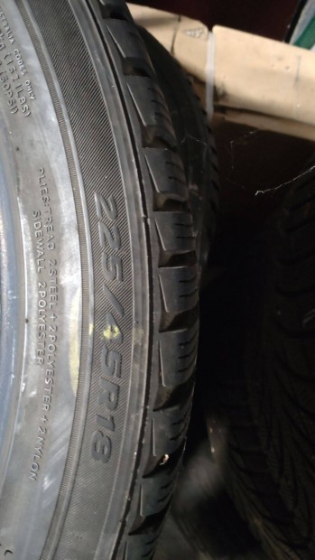 Laufenn 225/45R18 hasznlt tli gimiabroncs (4db)