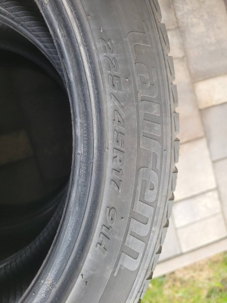 Laufenn 225/45 R17 tligumi garnitra