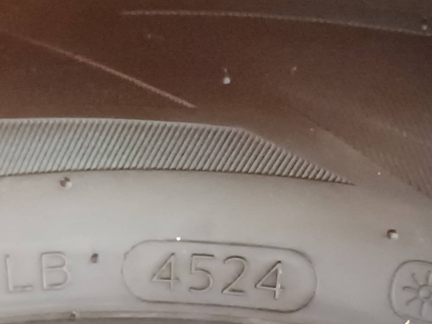 Laufenn 4 �vszakos gumi(alig haszn�lt)