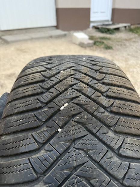 Laufenn tli gumi 225/55 R17 4db