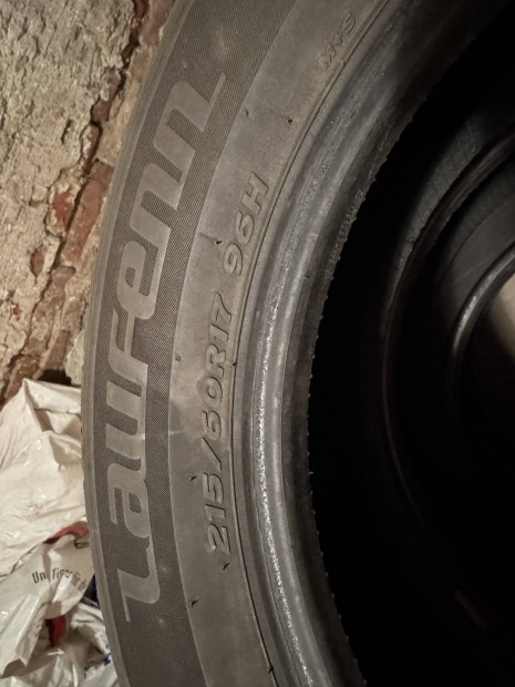 Laufenn tli gumi szett 17" 215/60R17