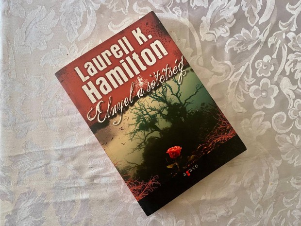 Laurell K. Hamilton: Elnyel a sttsg