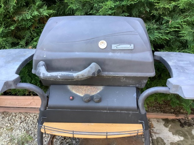 Lavakoves Grill Elado