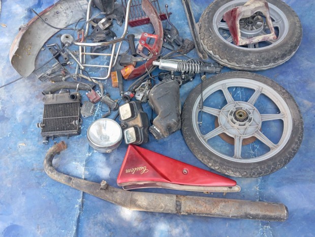 Laverda Custom 125 alkatr�sz