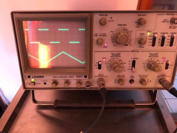 Leader 1021 egy 20 MHz-es analg oszcilloszkp