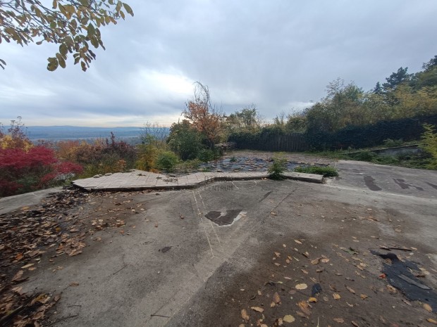 Le�nyfalui elad� telek