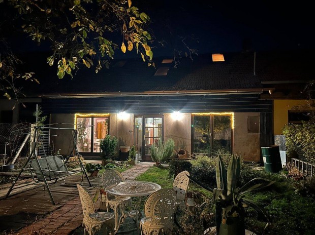 Le�raz�s! Elad� csendes, kertes h�z a belv�ros k�zep�n