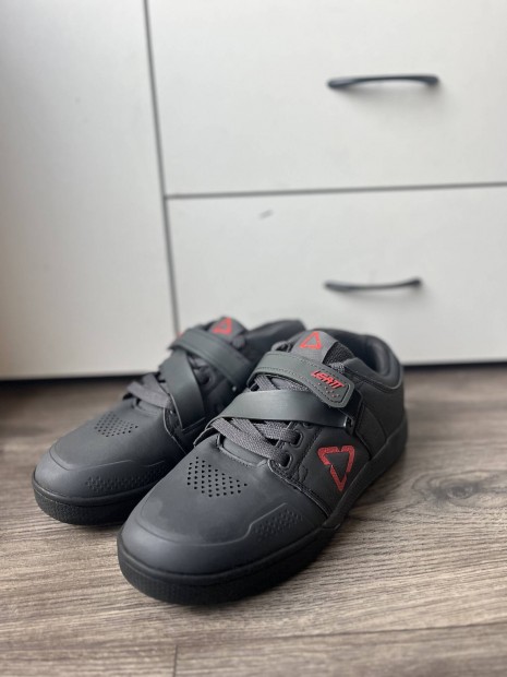 Leatt Clip 4.0 SPD mtb enduro downhill cipő
