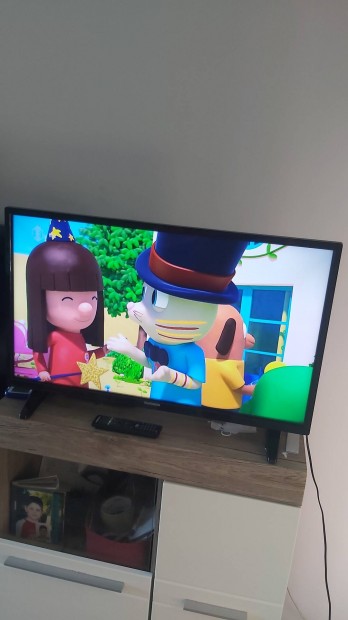 Led tv 82cm 2 ves szllts megoldhat.