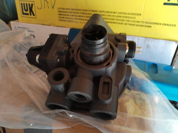 Lef�j�szelep 12 b�ros Wabco L�gsz�r�t�s f�t�sel Kamionhoz