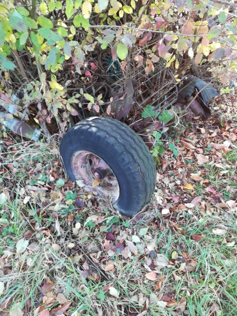 L�gf�kes osztr�k tr�gyasz�r� h�d 2db felnivel elad�!