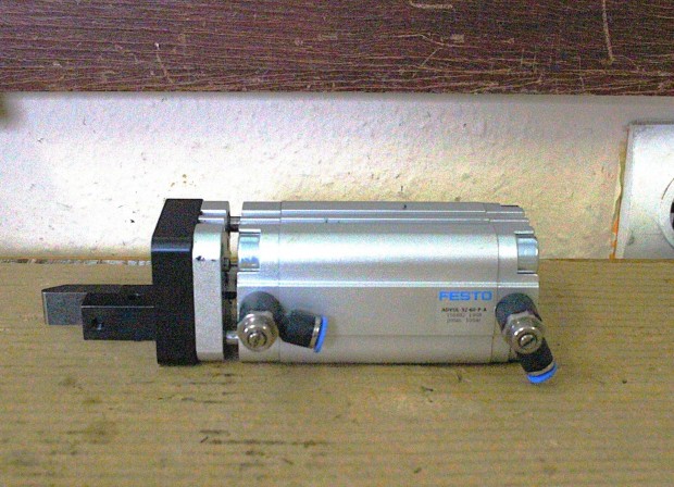 Léghenger pneumatikus munkahenger vezetett Festo ( 7140 )