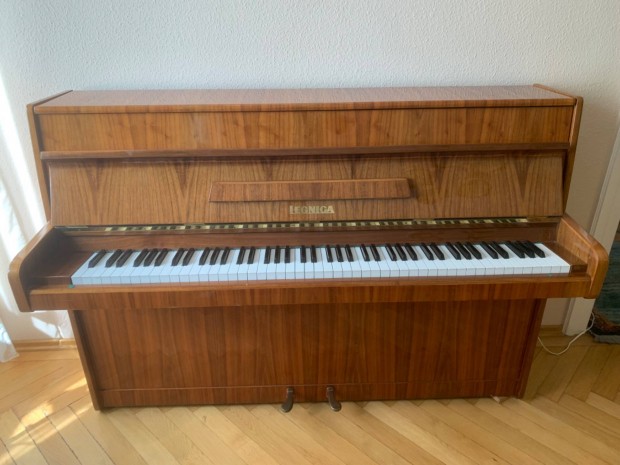 Legnica páncéltőkés pianinó eladó