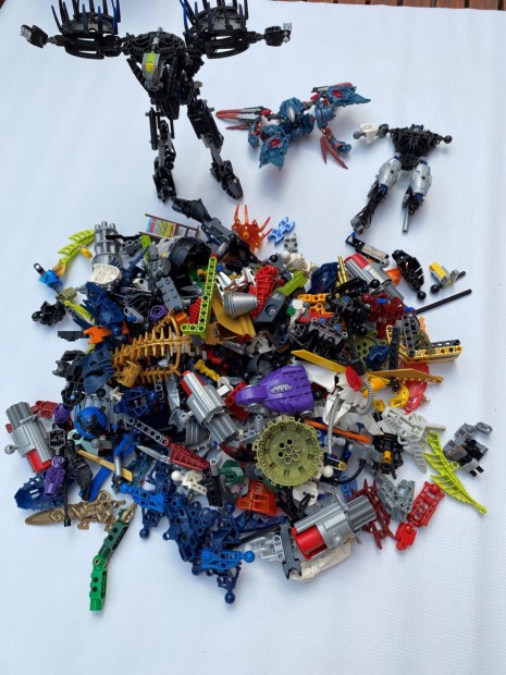 Lego 1,74 kg inkbb figurk, mlesztve elad