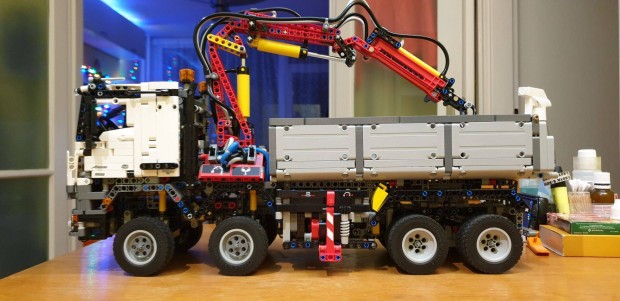 Lego 42043 Mercedes Arocs elad/cserlhet