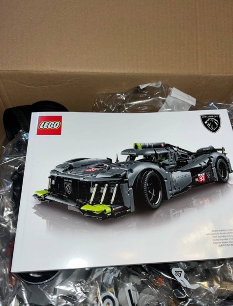 Lego 42156 Peugeot 9x8 24H Le Mans Hybrid Hypercar