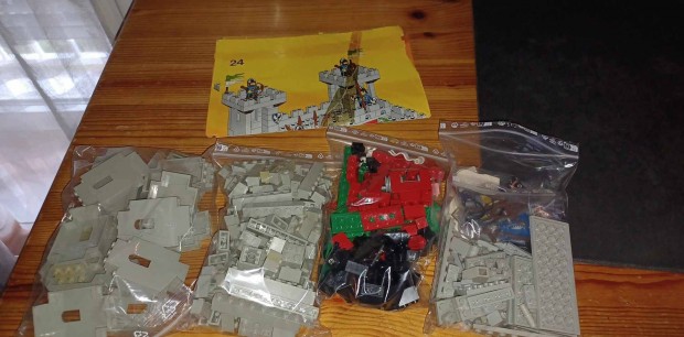 Lego 6073 black falcon castle vintage