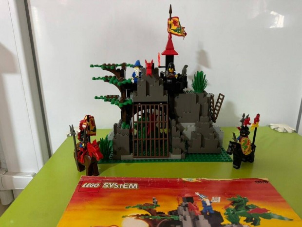 Lego 6076 - Dark Dragon's Den Lego Castle
