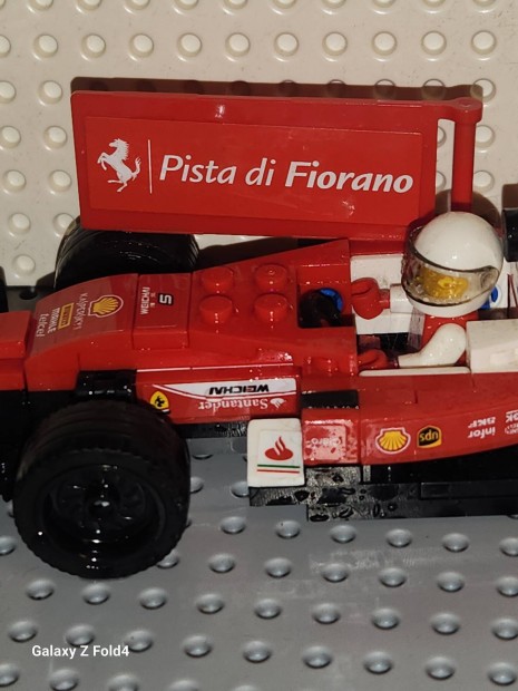 Lego 75879 a Pista Ferrarija scuderia 