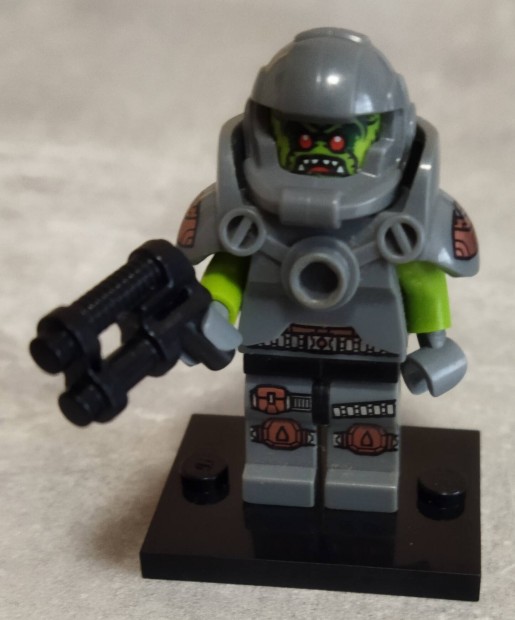 Lego Alien Bosszll figura