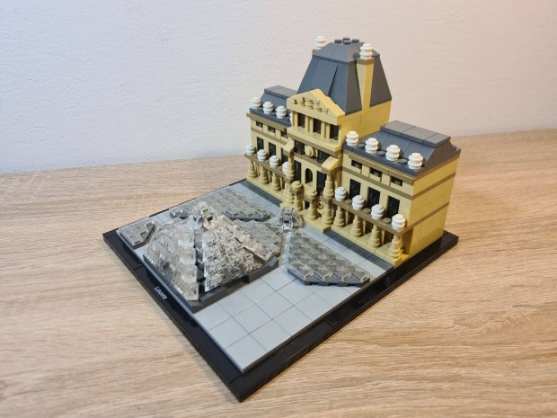 Lego Architecture 21024 - Louvre !Hinytalan, Karcmentes!