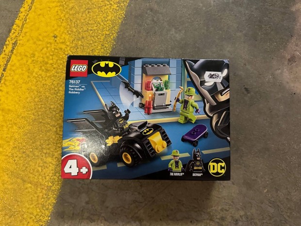 Lego Batman 76137