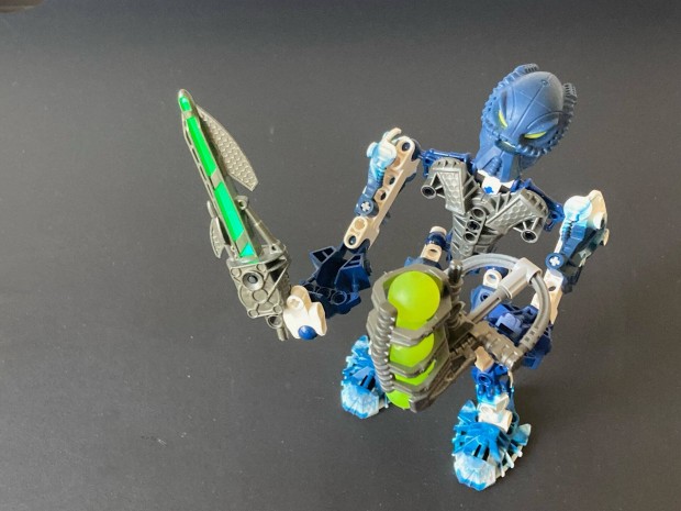 Lego Bionicle Toa Inika 8728 Toa Hahli vilgt a kardja