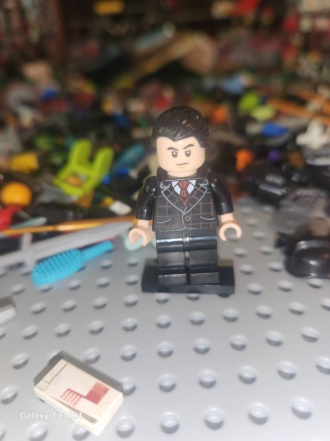 Lego Bruce Wayne figura ingyen postval 